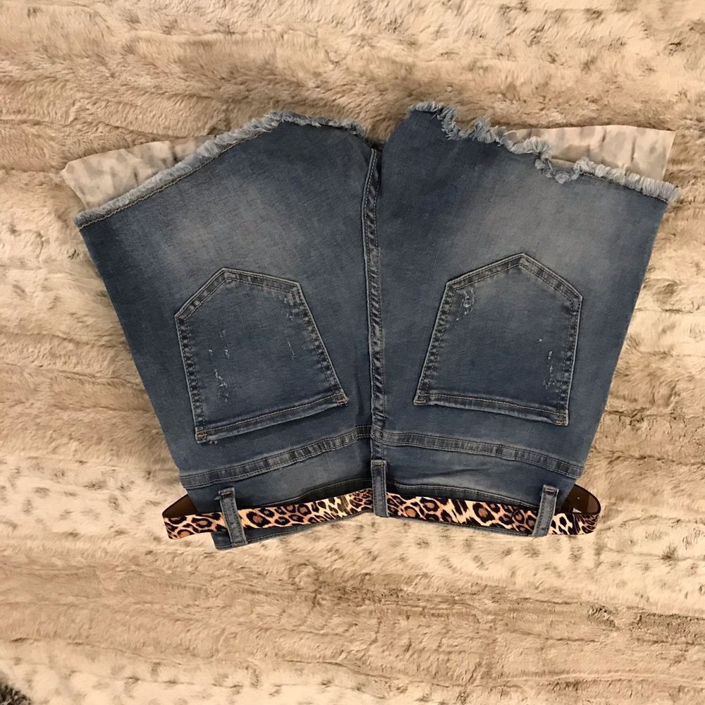: : New Cut Off Denim Leopard Print Shorts : : - Picture 6 of 7
